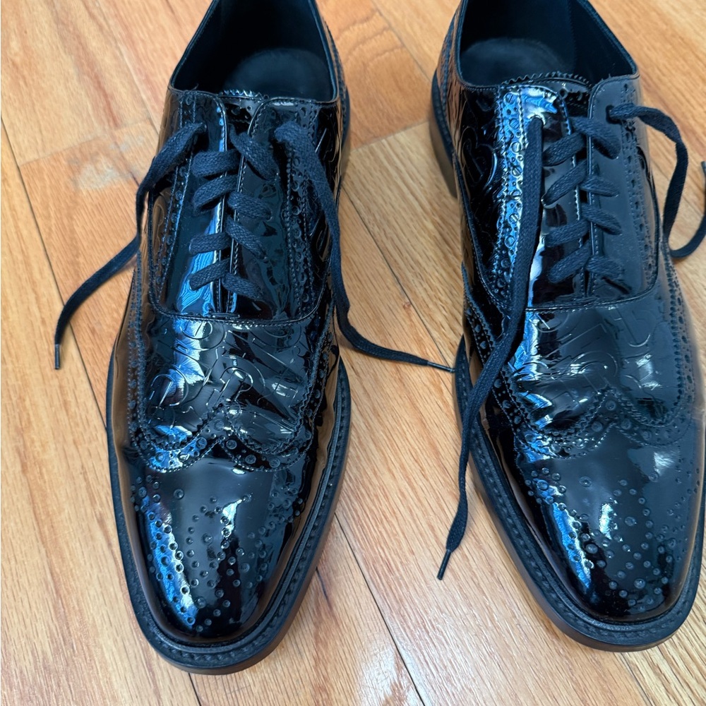 Black Patent Leather Oxford Shoes with Textured Finish